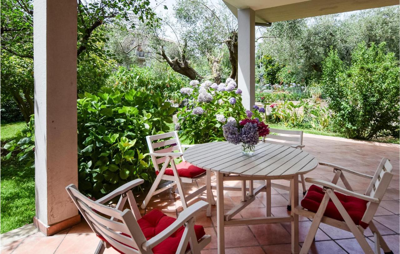 Cozy Home In Anguillara Sabazia With Kitchenette Eksteriør billede