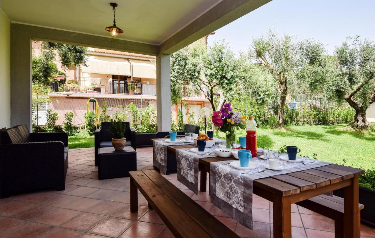 Cozy Home In Anguillara Sabazia With Kitchenette Eksteriør billede