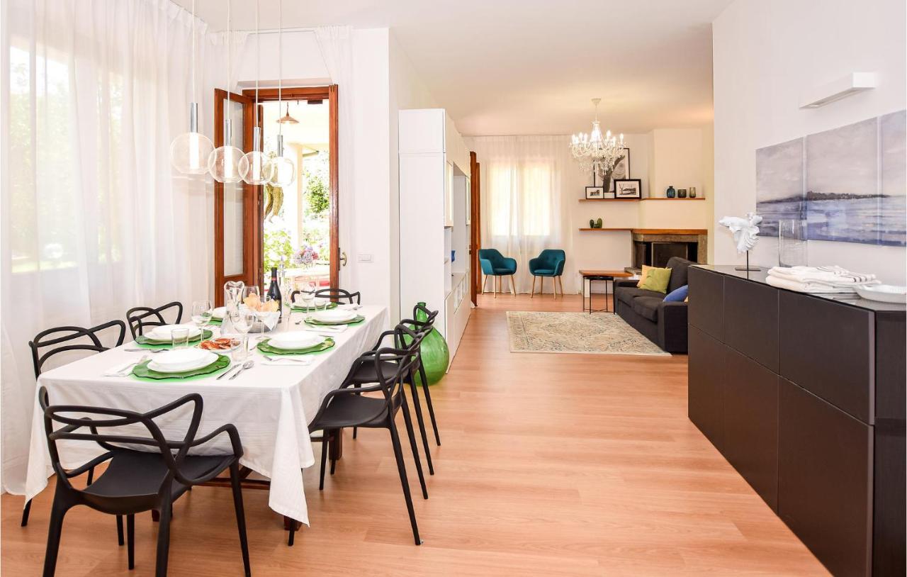 Cozy Home In Anguillara Sabazia With Kitchenette Eksteriør billede
