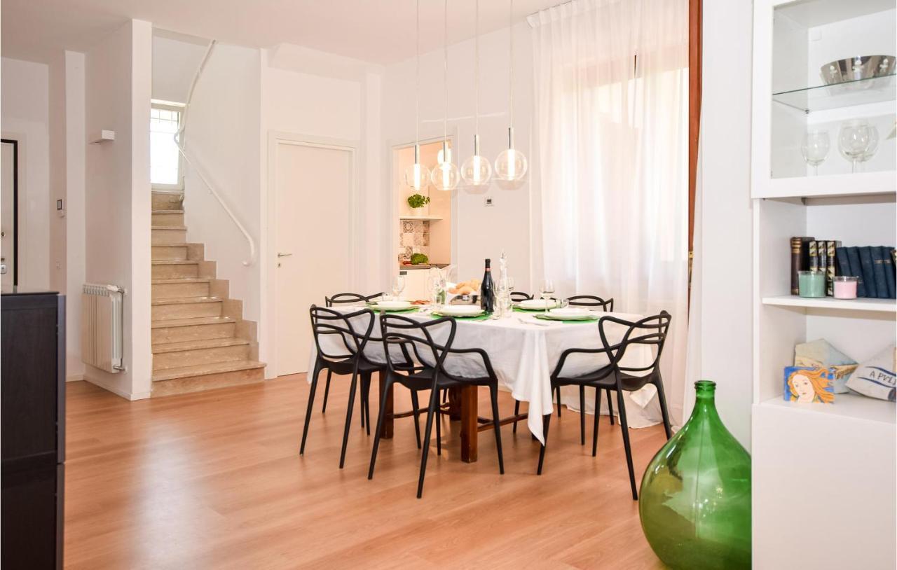 Cozy Home In Anguillara Sabazia With Kitchenette Eksteriør billede